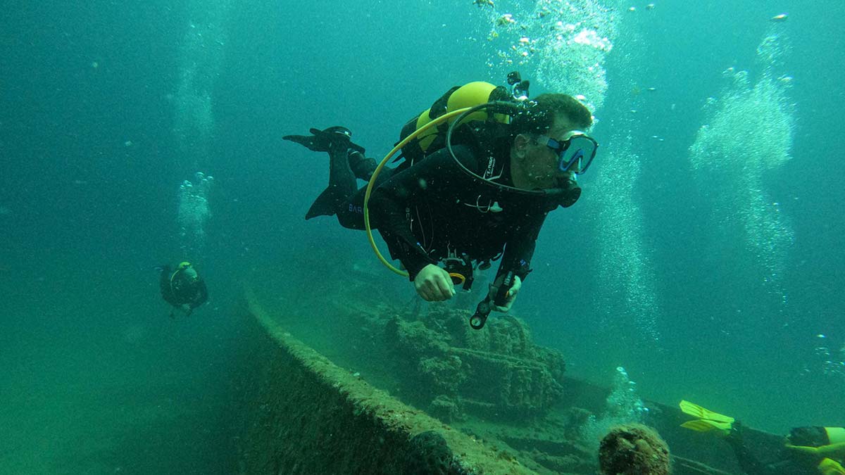 Dalgıçlar, Gelibolu Tarihi Sualtı Parkı'da dalıyor