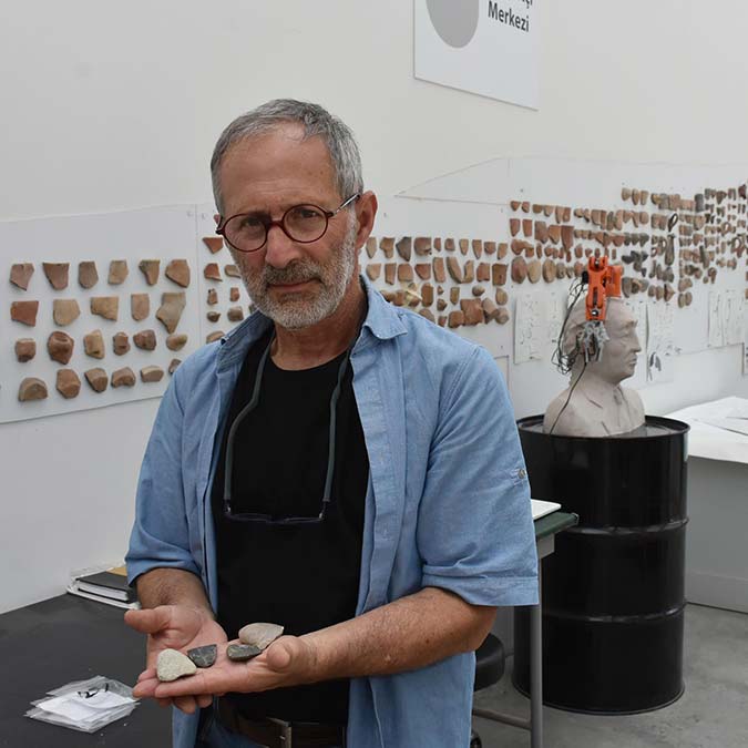 Yeşilova Höyüğü'nde 8 bin 200 yıllık kesici alet bulundu