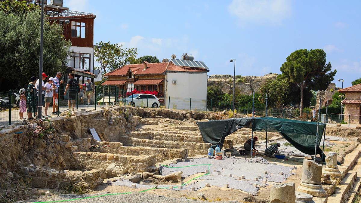 Kaçak yapılar altından liman agorası çıktı