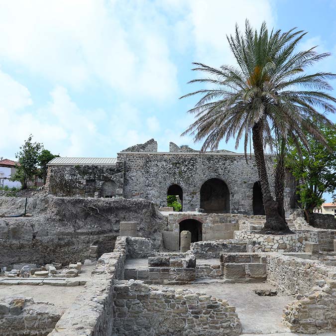Kaçak yapılar altından liman agorası çıktı