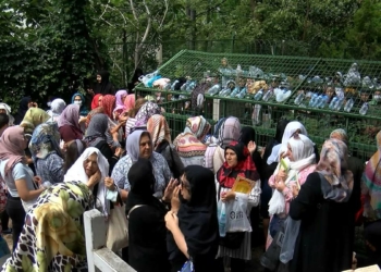 Zuhuratbaba türbesi doldu taştı