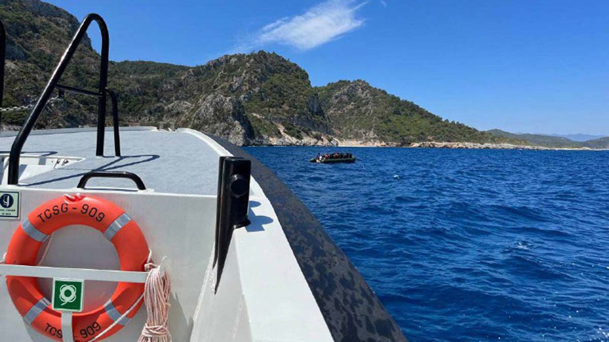 Geri itilen 39 göçmeni sahil güvenlik kurtardı