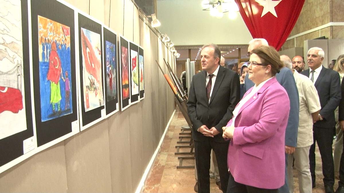 '15 Temmuz 2022 Türkiye Aşkına' sergisi açıldı