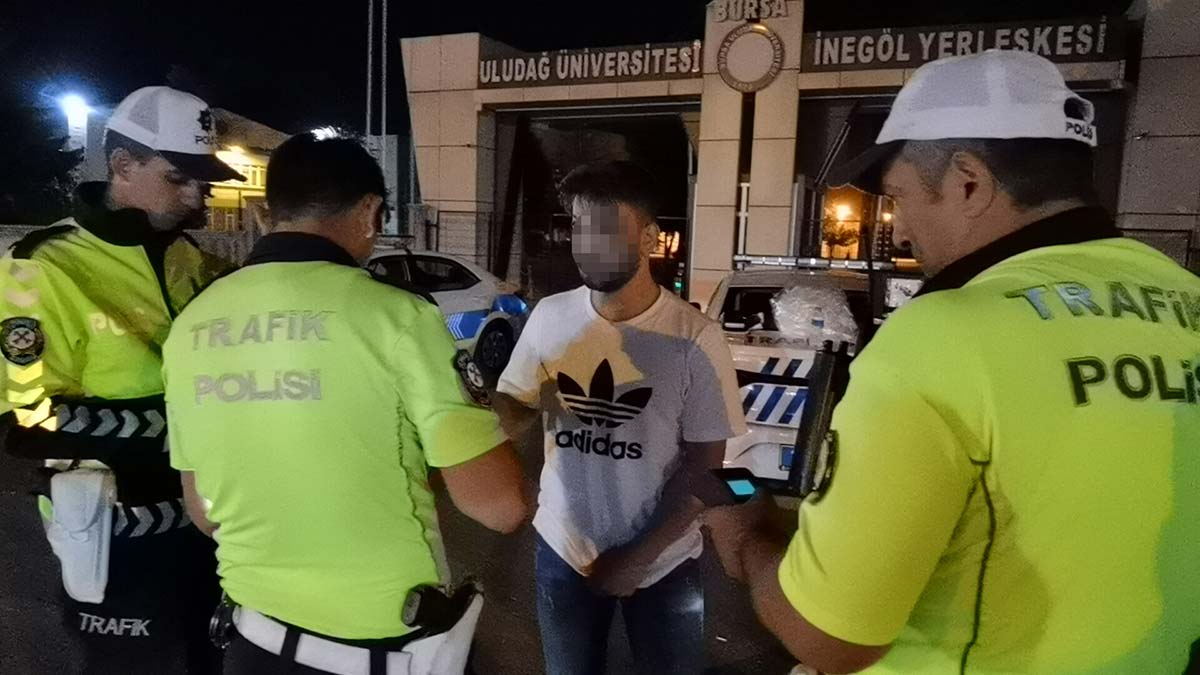 16 yaşındaki Enes polislerin üzerine araç sürdü