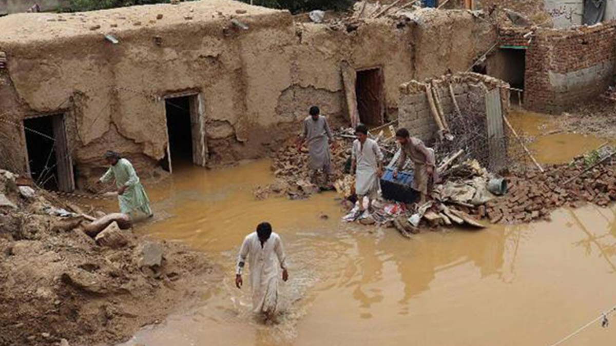 Pakistan'da sel felaketi; 312 ölü