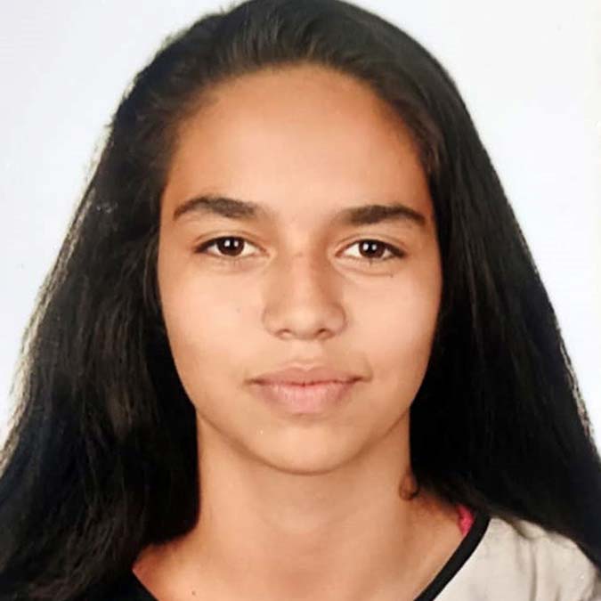 Isparta'nın Eğirdir ilçesinde babası ve babaannesi ile yaşayan 8 gündür kayıp olan Gözde Göcgün'den (18), 26 Haziran'dan beri haber alınamıyor.