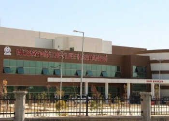 Acil servis önünde güvenliği darbettiler