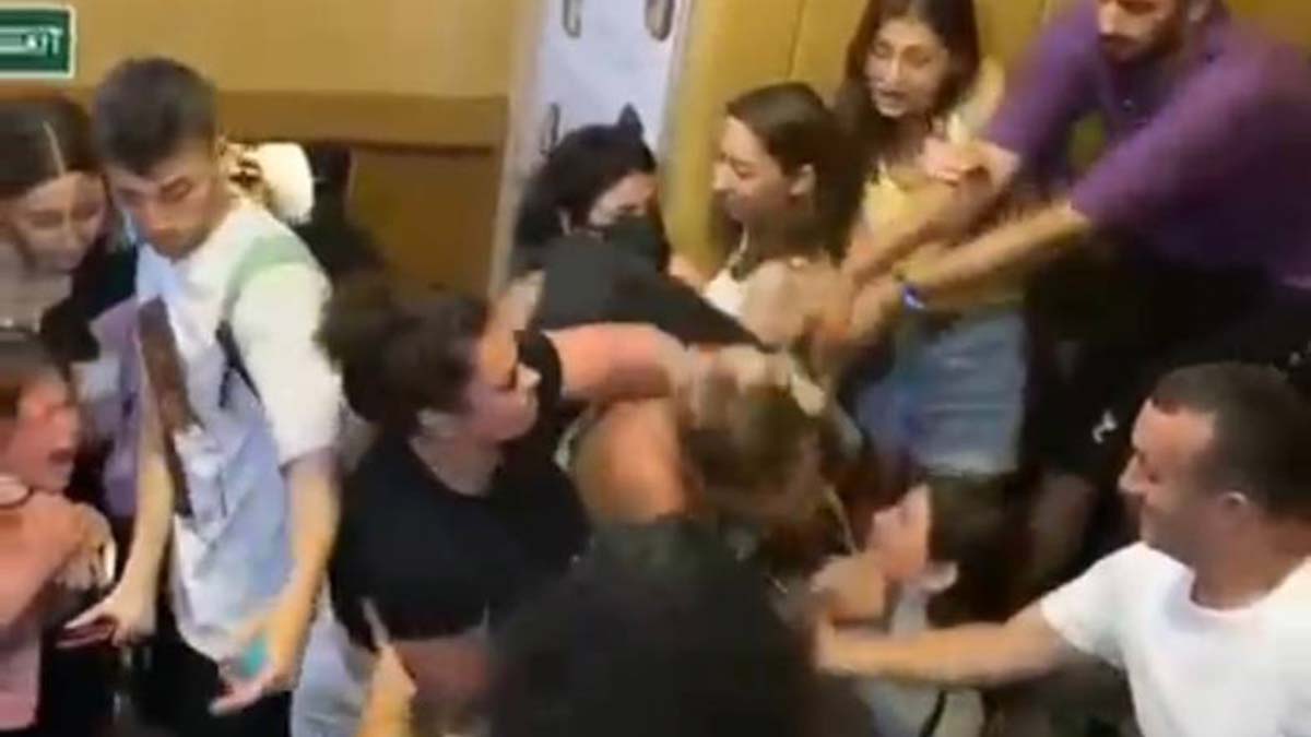 Adalar vapurunda kadın turistlerin kavgası