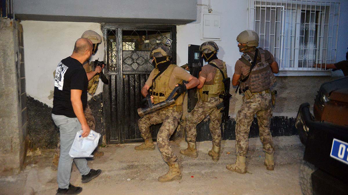 Adana'da DEAŞ operasyonu: 5 gözaltı
