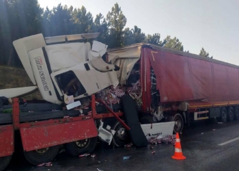 Afyonkarahisar'da iki TIR çarpıştı: 7 yaralı