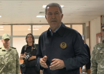 Akar, Dağlıca'da Mehmetçik ile bayramlaştı