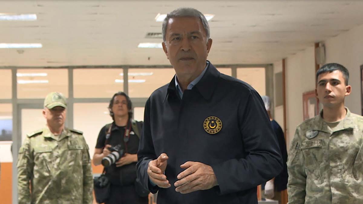 Akar, Dağlıca'da Mehmetçik ile bayramlaştı