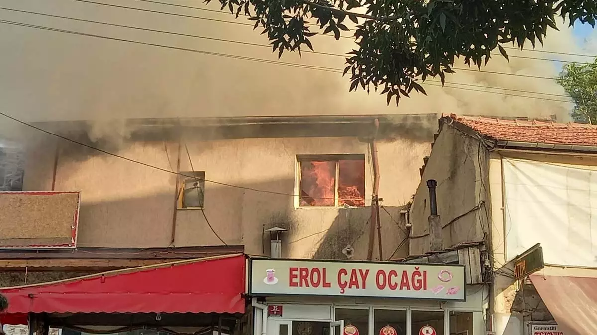 Ankara ulus'ta kullanılmayan bir fırında yangın