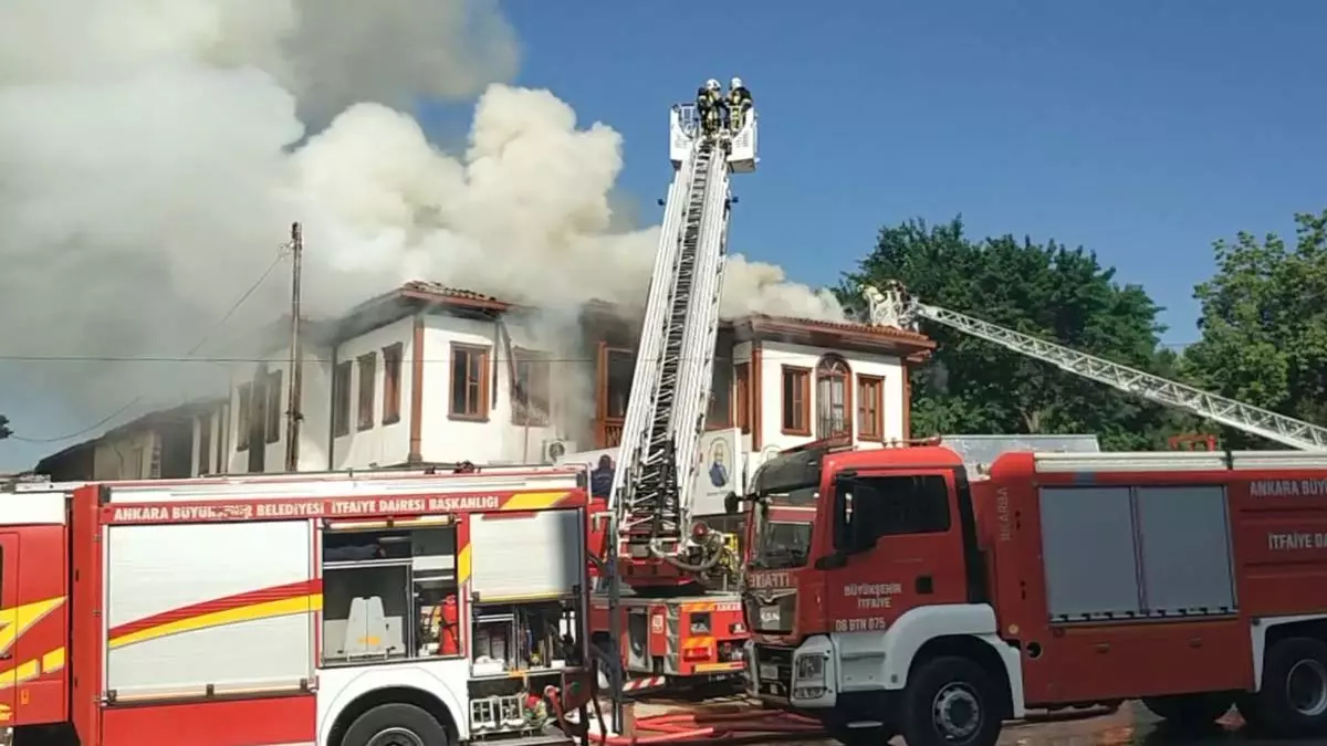 Ankara'da 2 katlı restoranda yangın