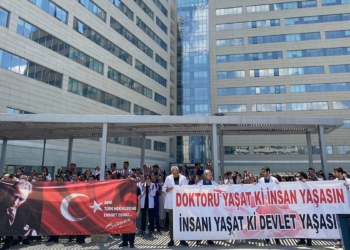 Ankara'da sağlıkçılardan protesto