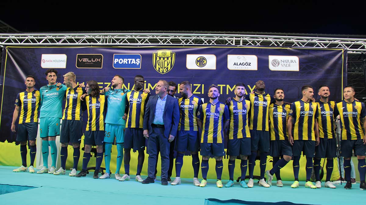 Ankaragücü'nde yeni transferler için imza töreni