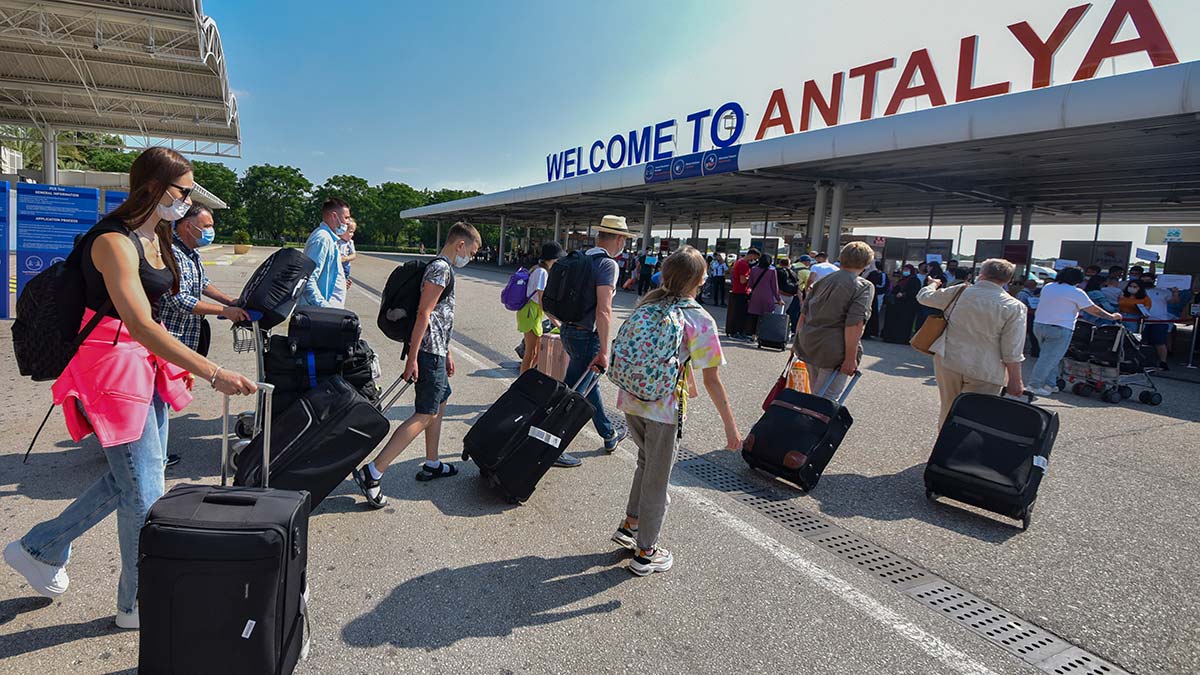 Antalyada otelde yer bulamayanlar valiyi ariyor 2 - yerel haberler - haberton
