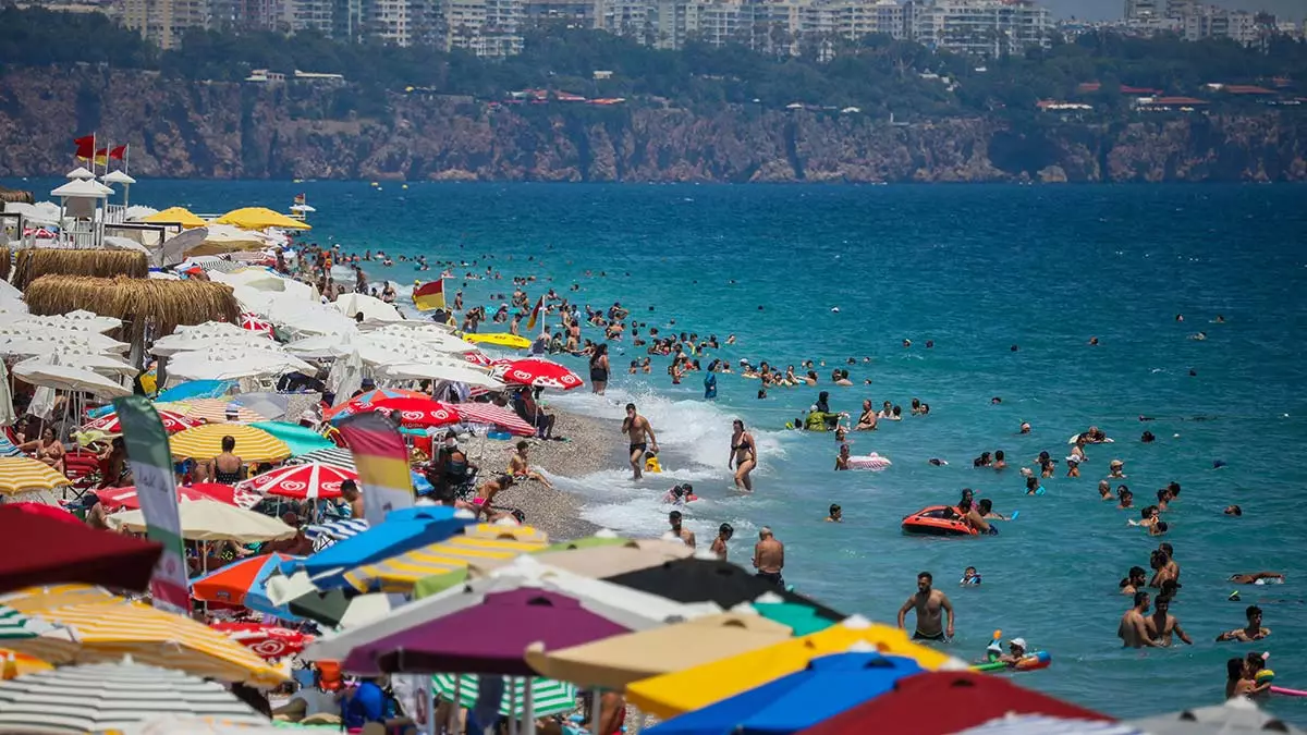 Antalyada tesisler ve sahiller doldu - yerel haberler - haberton