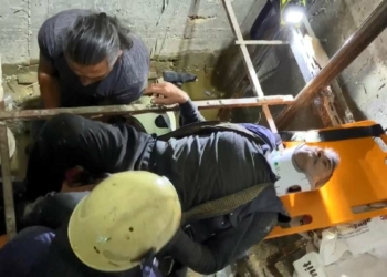 Asansör boşluğuna düşen bekçi yaralandı