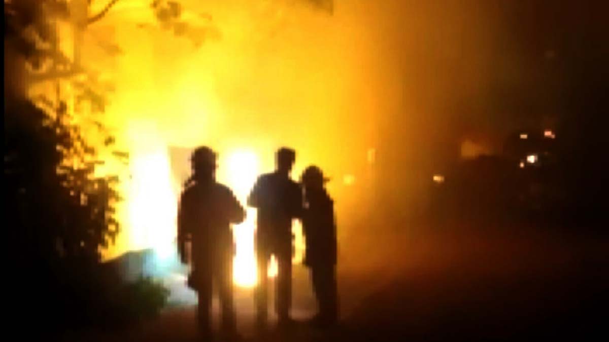 Avcılar'da kablolarda patlamalar korkuttu