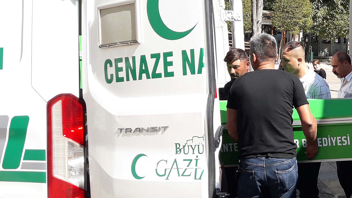 Avukat, kavgada araya giren arkadaşını öldürdü