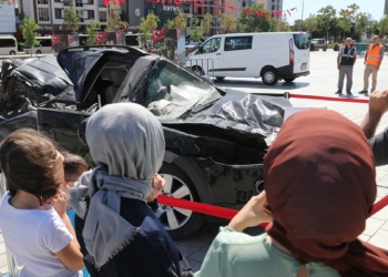 Bağcılar Meydanı'nda 15 Temmuz sergisi açıldı