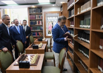 Bakan Özer, Murat Bardakçı Kütüphanesi'ni açtı