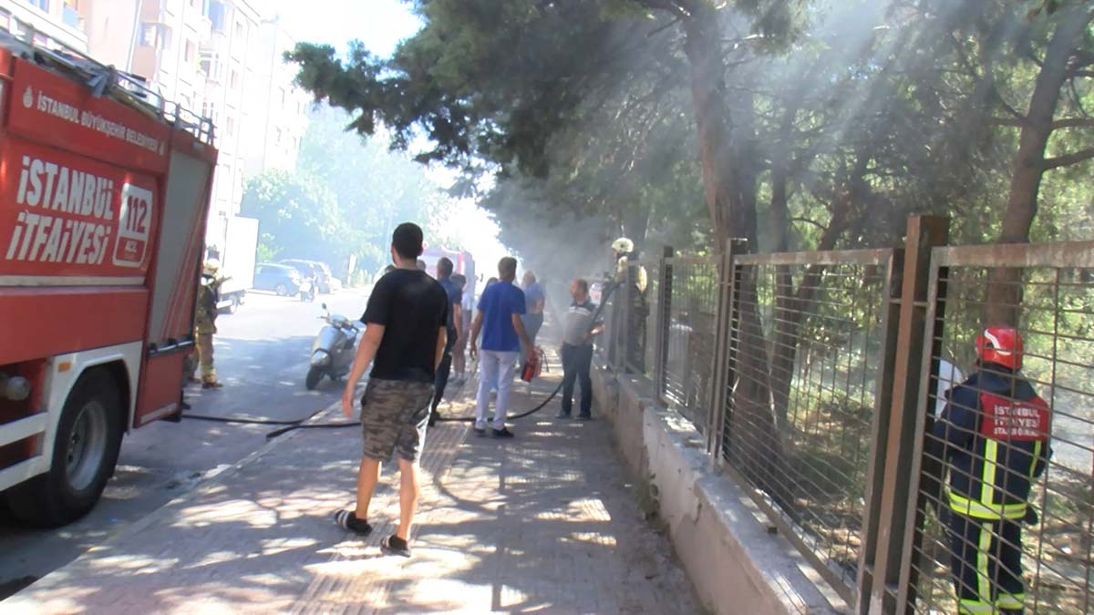 Bakırköy'de hastane bahçesinde yangın çıktı