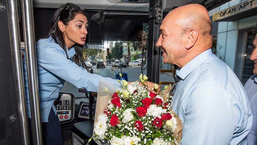 Başkan Soyer'den darbedilen kadın şoföre sürpriz