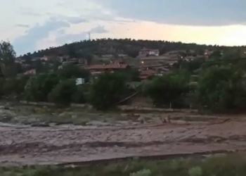 Başkent'te sağanak sele neden oldu
