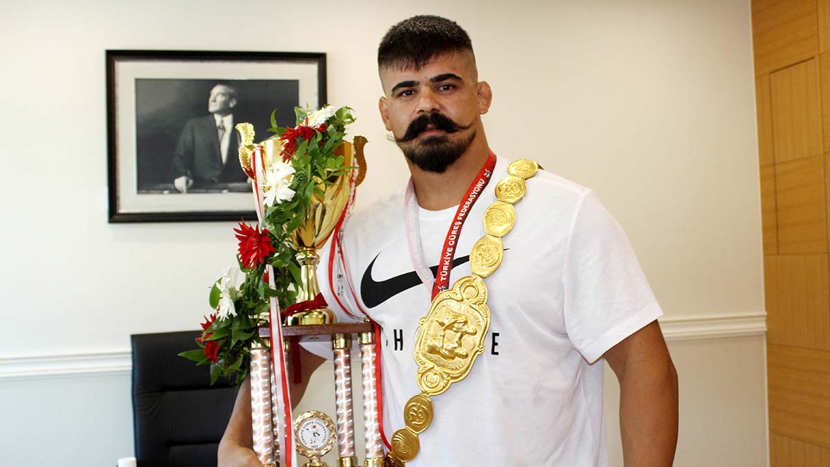 Başpehlivan Cengizhan Şimşek sözünü tuttu