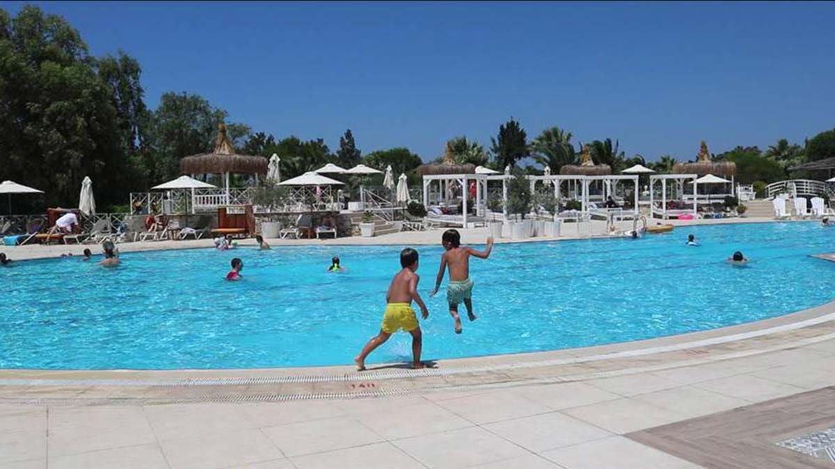 Bayram öncesi Ege'de oteller doldu