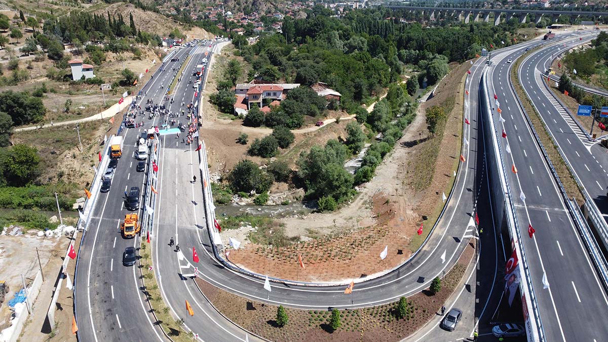 Bilecik'te köprülü kavşak açılışı yapıldı