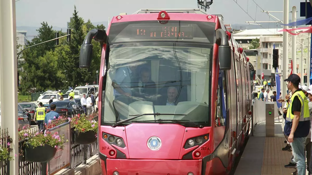 Binali yildirim bursada tramvay hattini acti 2 - politika - haberton