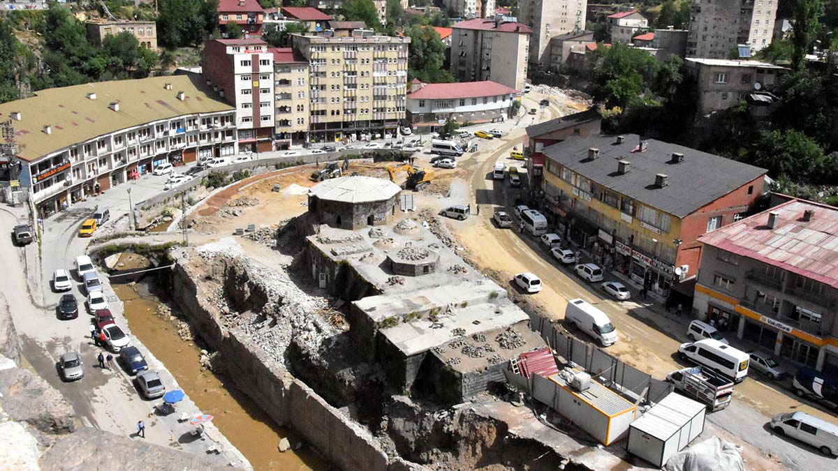 Bitlis'te tarihi köprülere restorasyon