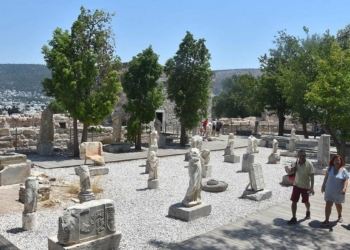 Bodrum Kalesi'ne turist akını