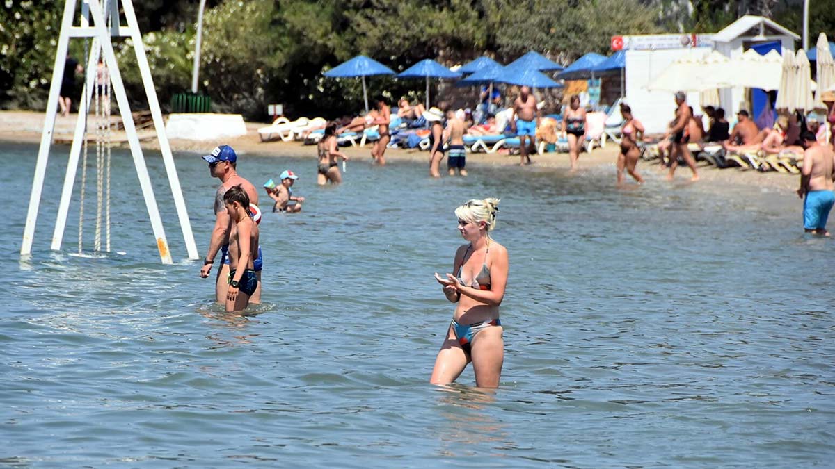 Bodrum plajlarında bayram yoğunluğu