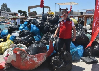 Bodrum'da deniz dibinde ve 11 koyda temizlik