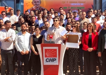 CHP Gençlik Kolları'ndan AK Parti'ye kargo paketi