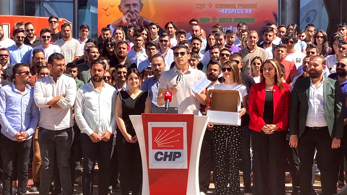 CHP Gençlik Kolları'ndan AK Parti'ye kargo paketi
