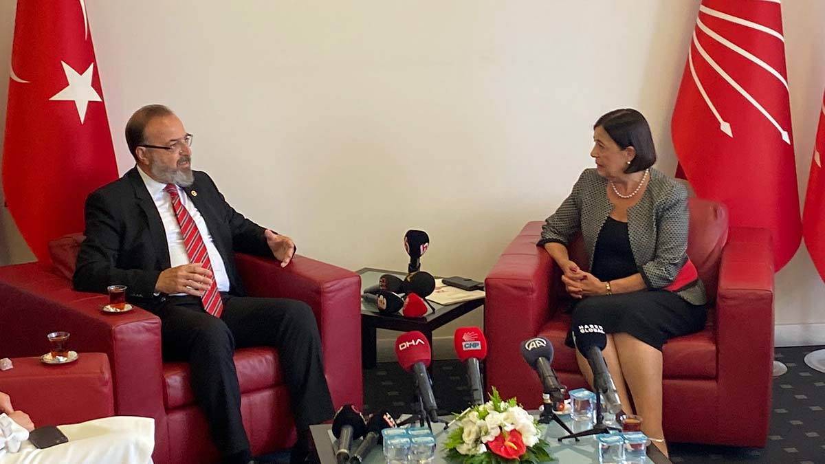 CHP ve AK Parti bayramlaşmasında EYT tartışması