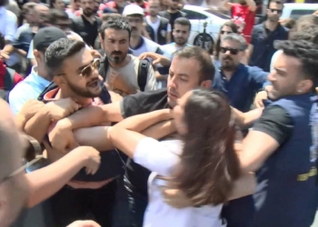 Çapa'da sağlık çalışanlarının yürüyüşüne engel
