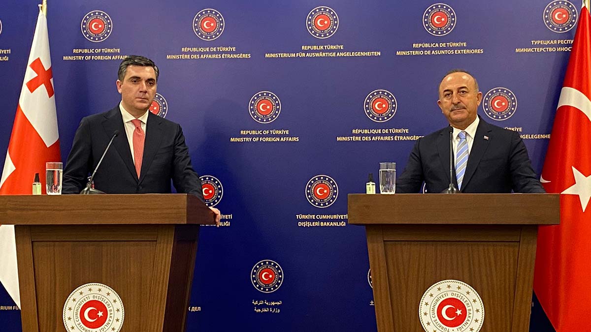 Çavuşoğlu: Bu savaş diplomasi masasında bitecek