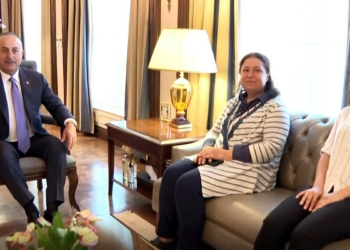 Çavuşoğlu, Şehit Nihat Akbaş'ın ailesini kabul etti