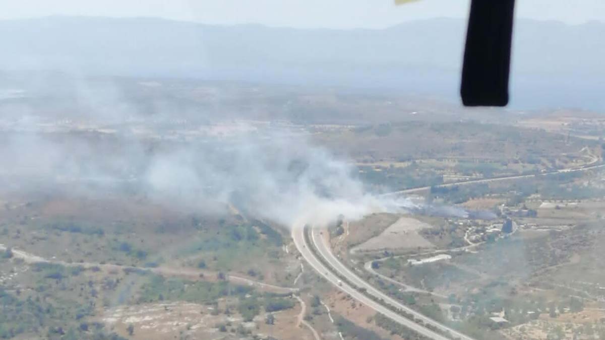 Çeşme'de makilik yangını çıktı