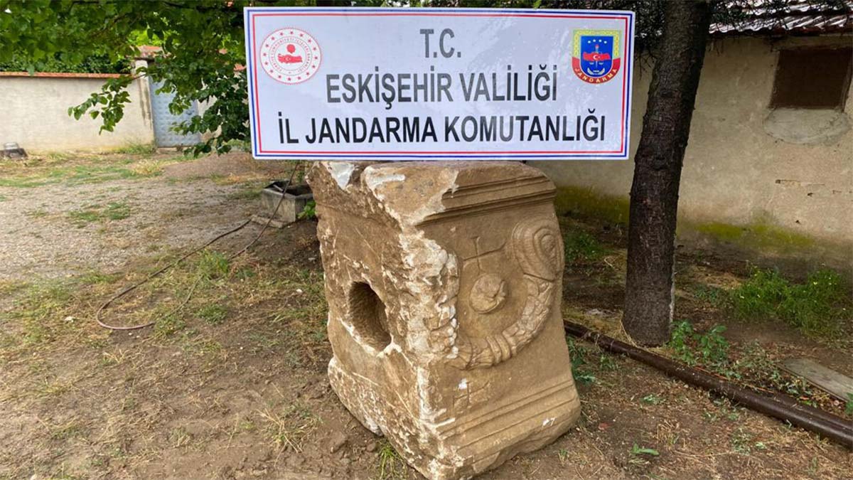 Çiftçi, Roma dönemine ait taş eser buldu