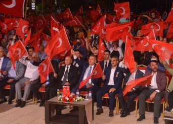 Demokrasi şehitleri anıldı, darbe girişimi lanetlendi
