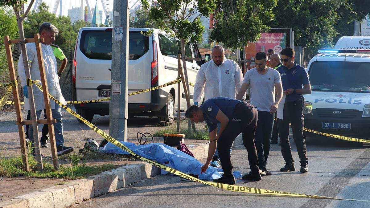 Direğe çarpan motosikletli öğretmen öldü