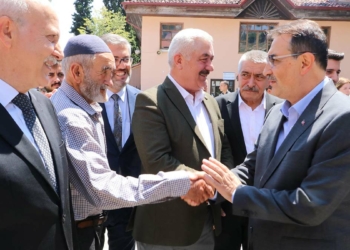 Dönmez, selden etkilenen Bilecik'i ziyaret etti