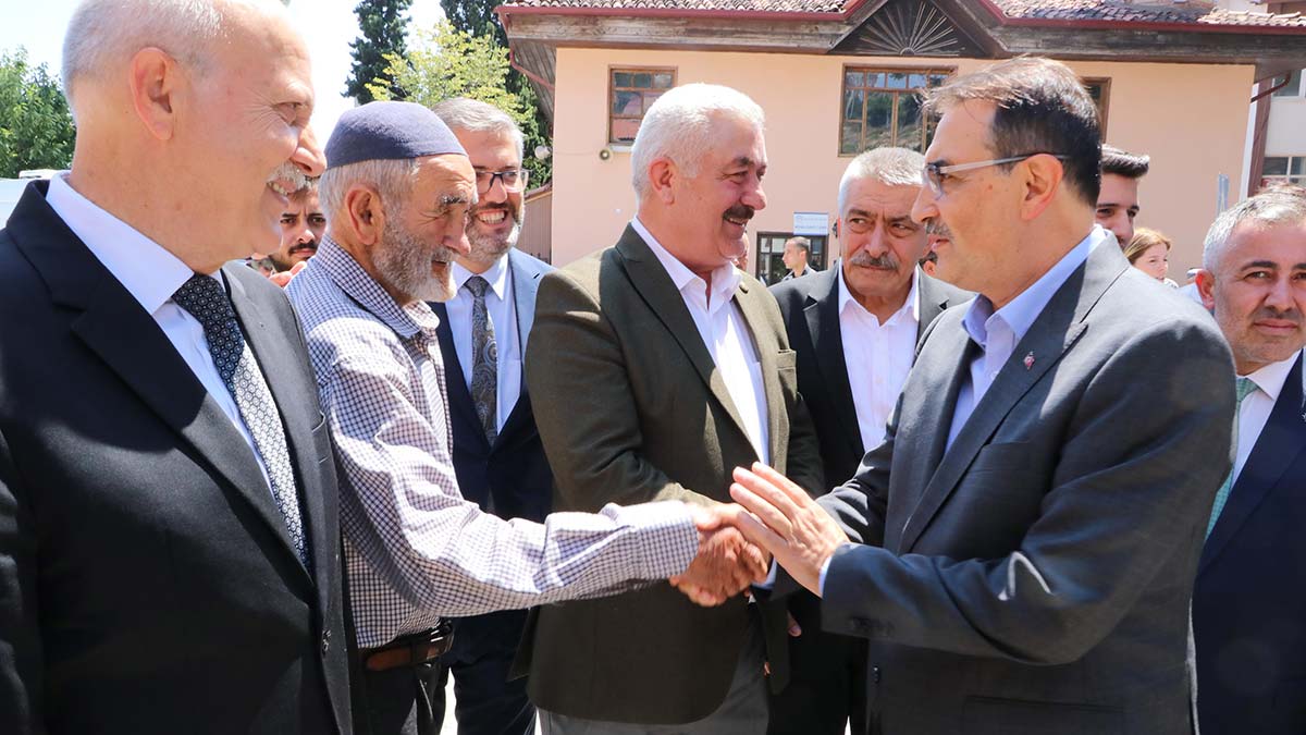 Dönmez, selden etkilenen Bilecik'i ziyaret etti